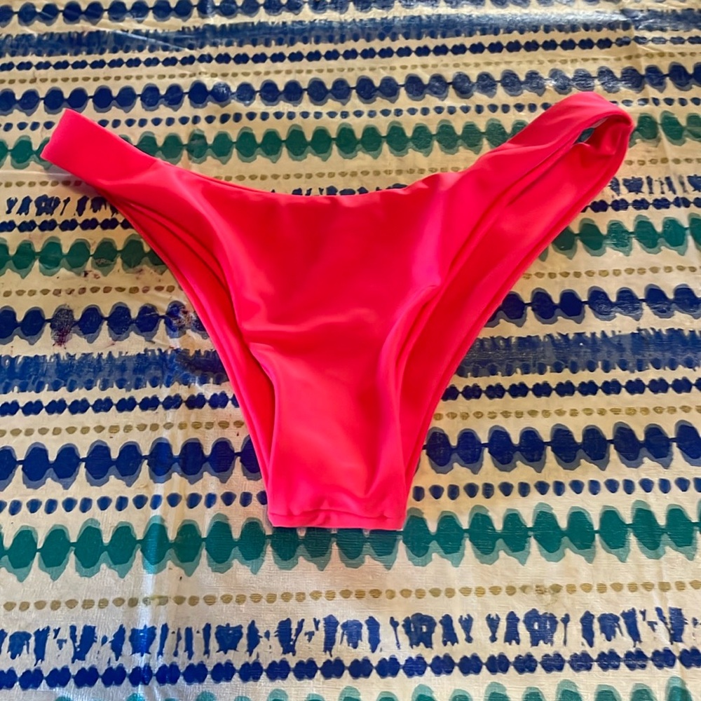 Hot pink never worn, small bikini bottoms